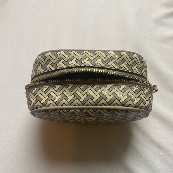 Tory Burch makeup bag - Picture 4 of 5